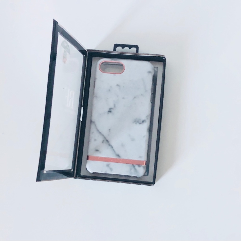 WHITE MARBLE - ROSÉ GOLD DETAILS PHONE CASE - Picture 2 of 8